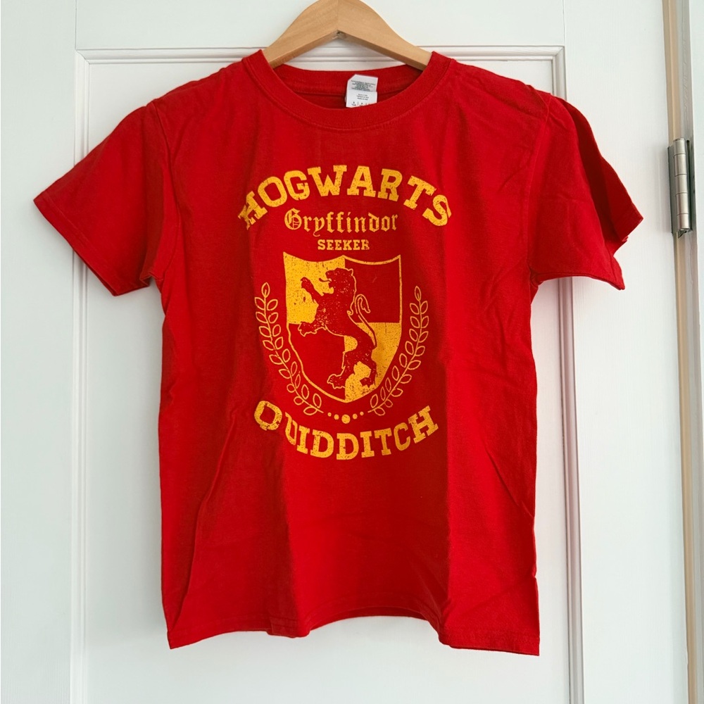 NEW Hogwarts Gryffindor Red Quidditch Kids T-Shirt